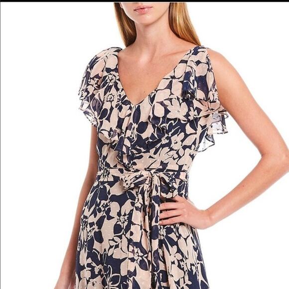 Eliza J Floral Print V-Neck Clip Ruffle Sleeve Dot Dress Size 8 - Picture 2 of 9